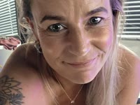 Hey, I am a 42 year old horny mommy from Amsterdam, the Netherlands.
Like jiggling natural titties and wet pussy