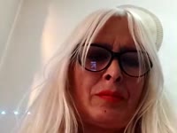 Hola amores, soy Maryank, milf Argentina, divertida y experimentada, me encanta conocer ,gente nueva,espero que disfruten mi sala.