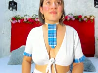 I am a soft energy girl, deep look and slow movements that wake up the senses ... I like to cause without saying much, let my body speak for me. I don