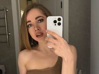 naked camgirl fingering pussy AuroraCrave