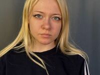 camgirl fingering bald pussy HerthaWiggen