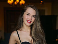 camgirl masturbating with vibrator QuinnTakara