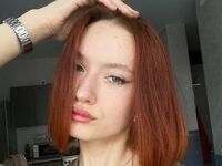 naughty cam girl fingering shaved pussy SheraRich
