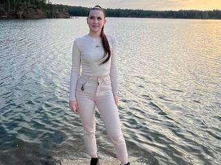 live webcam performer VarvaraShy