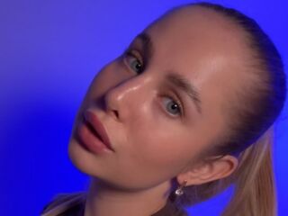 naked cam girl AnnelleToulson