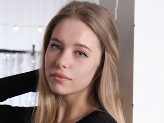 naughty cam girl fingering pussy AnnetteMajid