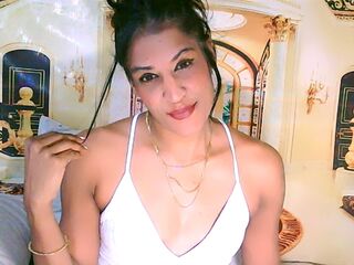 hot cam whore AzzyGreene