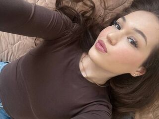 camwhore masturbating with dildo BeaBellotti