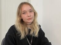 camgirl playing with dildo BonnieRad
