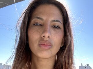 topless webcamgirl CarisimaVictoria
