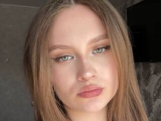 naked webcam girl photo CarylonPreis