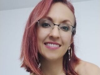 cam girl playing with sextoy CataVerde