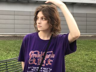 naked cam girl masturbating with vibrator CorinneKeidong