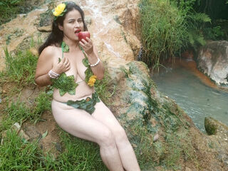 camgirl showing tits CrystalLara