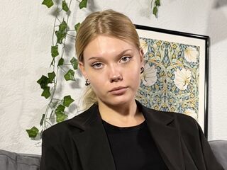 naughty camgirl photo DonellaAndra