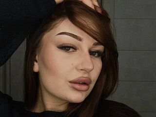 topless camgirl ElizabethSteiner