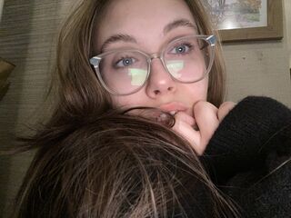 nude webcamgirl picture EmilyLoven