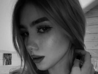 naked webcam girl video EmmaBlond