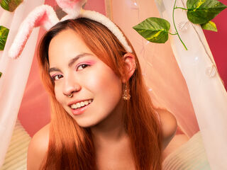 camslut fingering shaved pussy EmmaMonnet