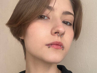 cybersex chatroom EssieAcheampong