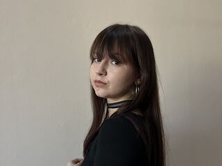 girl shaving pussy FloHaake