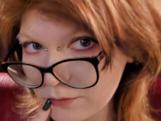 girl fingering shaved pussy InezHiefnar