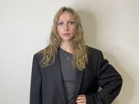 camgirl spreading pussy IrinaVelzeboer