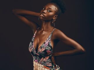 naked webcamgirl photo IssaJenner