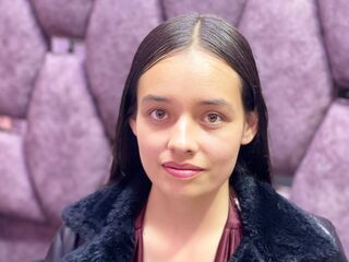 girl webcamsex IssaMontenegro