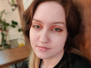 camgirl masturbating with dildo JannetteCasias