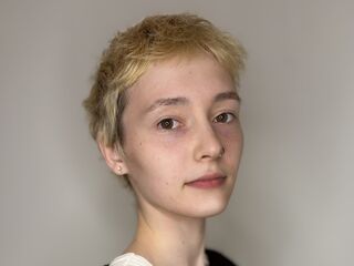 free live chatroom JenelleBarette