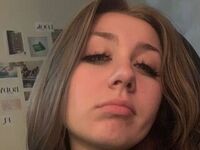 mastubating web cam girl KatiesPiers