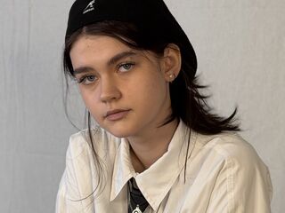 girl webcamsex LeannMolineaux