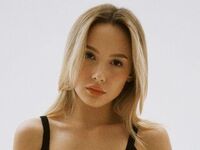 camslut fingering shaved pussy LeticiaTso