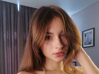 naked camgirl masturbating with dildo LilianHarriss