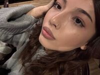 camslut showing tits LynetteLavoie
