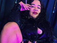 camslut fingering shaved pussy MadameVelour