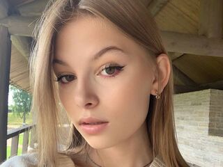 masturbating girl MaidaKirakosyan