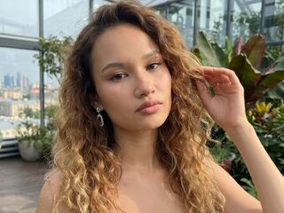 naked cam girl masturbating with vibrator MaliaUcci