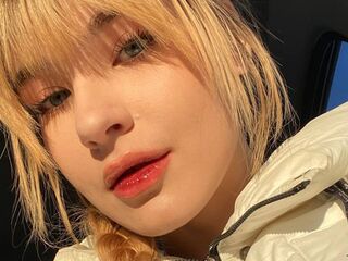 naughty cam girl fingering shaved pussy MarianaMeola