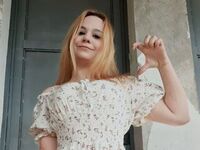 naked girl with webcam masturbating with dildo MilanaMusly