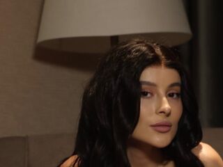 camgirl playing with dildo OssieZoumis