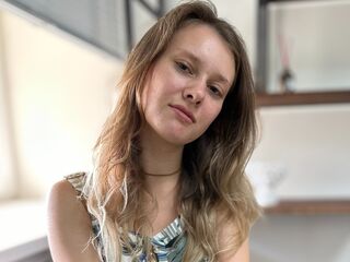 cam girl playing with dildo PetulaEasley