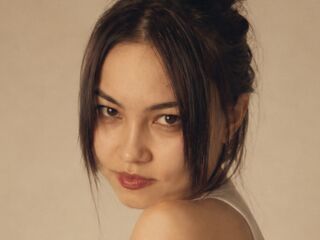 topless camgirl SeeBugl