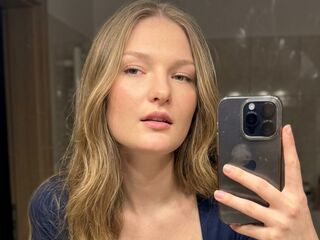 beautiful camgirl ShavonKazunas