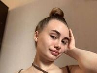 camwhore masturbating with vibrator SofiyaWite