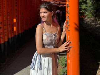 naked webcamgirl ThuAllin