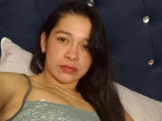 naked camgirl VictoriaCruzL