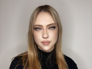 masturbating camgirl VirgieJanosek